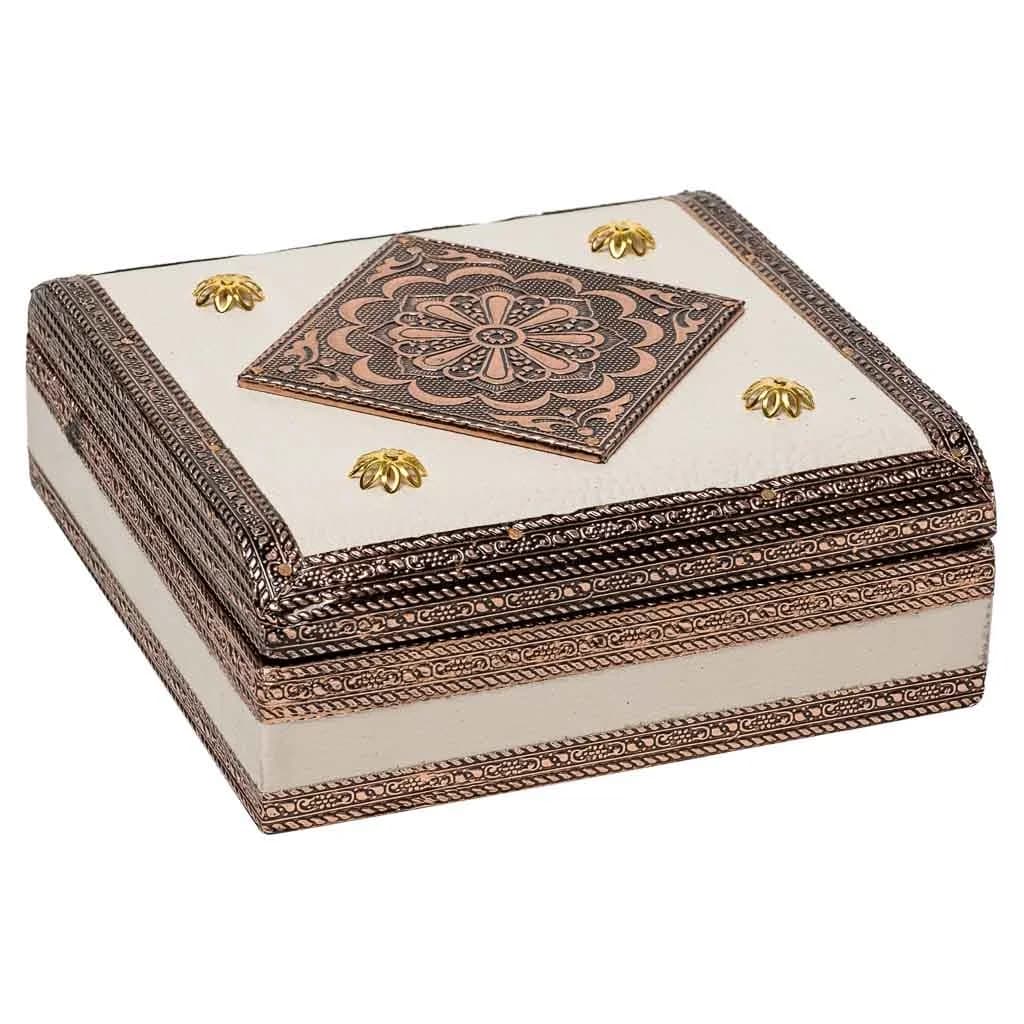WANDERLUST DECO Portagioie in metallo goffrato con design in rilievo - Portagioie compatto 15x15x5h cm
