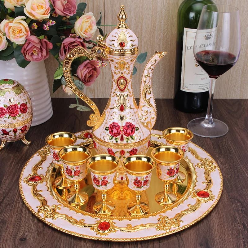 Nuovo arrivo elegante set di vino bianco dorato set di tazze di brocca di vino di corte set di piatti bar di casa arredamento squisito