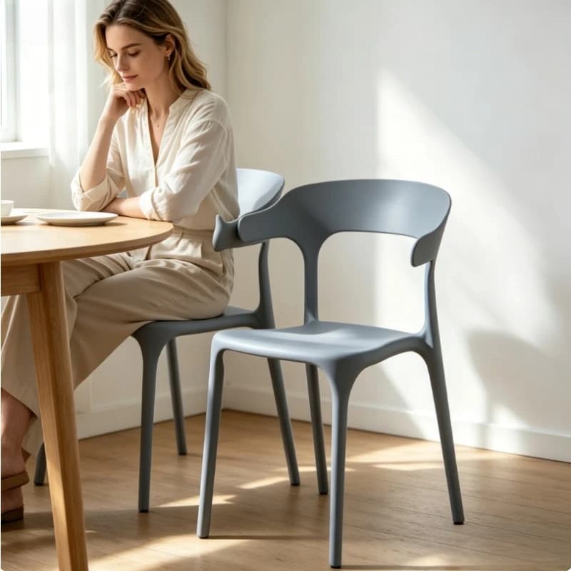 Sedia in Plastica dal Design Semplice a Forma di Corno per Casa e Caffetteria - Comoda Poltrona Relax