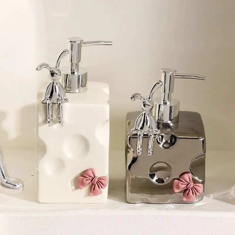 Bottiglia per lozione con fiocco in stile europeo da 600 ml Contenitore per la conservazione del coniglio Shampoo per la casa Gel doccia Bottiglia