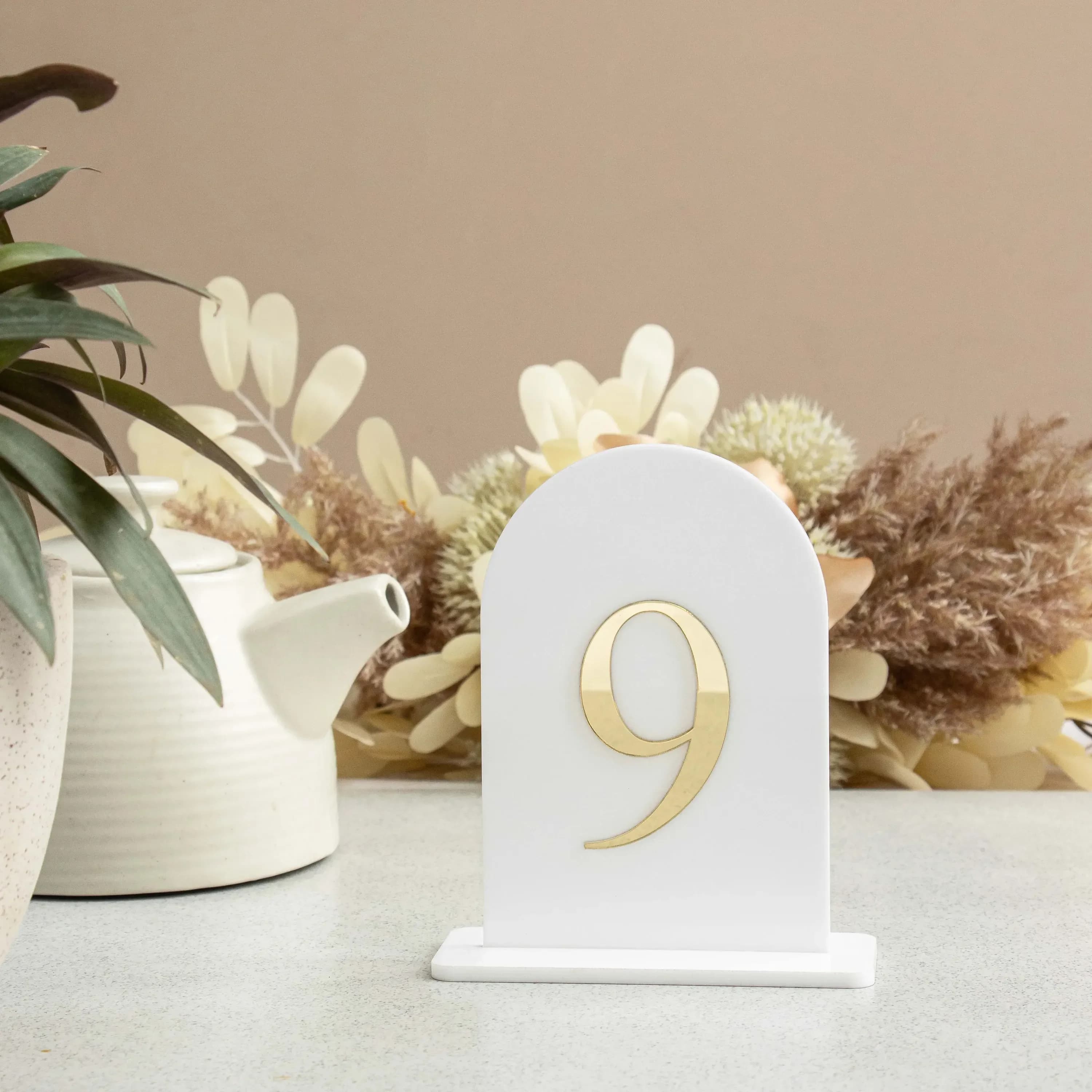 Numeri da Tavolo Bianchi ad Arco 3D con Specchio Dorato, Decorazioni per Tavoli da Matrimonio, Numeri per Ricevimenti Nuziali, Decorazioni per Eventi