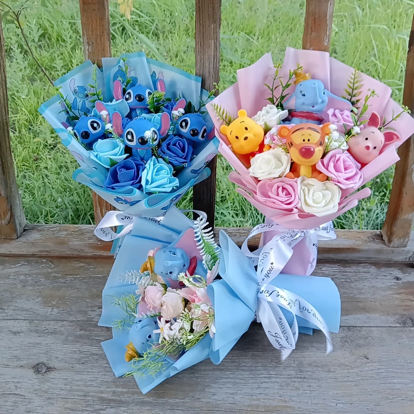 Bouquet di Fiori Fatti a Mano con Personaggi Anime Winnie the Pooh, Piglet ed Elefantino, Bambola di Peluche, Regalo per Matrimonio, Laurea, San