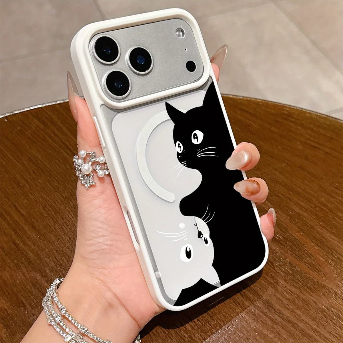 Gatti che si abbracciano, modello. Con funzione di assorbimento magnetico. Compatibile con iPhone 17, 16, 15, 14, 13, 12 e 11 Pro Plus Max.