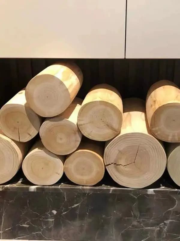 Finiture per caminetto in vero legno di cedro sbucciato, ornamenti decorativi per ceppi di tronchi, colonna in legno rustico per decorazioni in