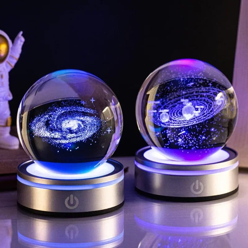 Luci notturne con sfera di cristallo Glowing Planet Galaxy Astronauta 3D RGB Luna Atmosfera Lampada Decorazioni da tavolo Regali per bambini