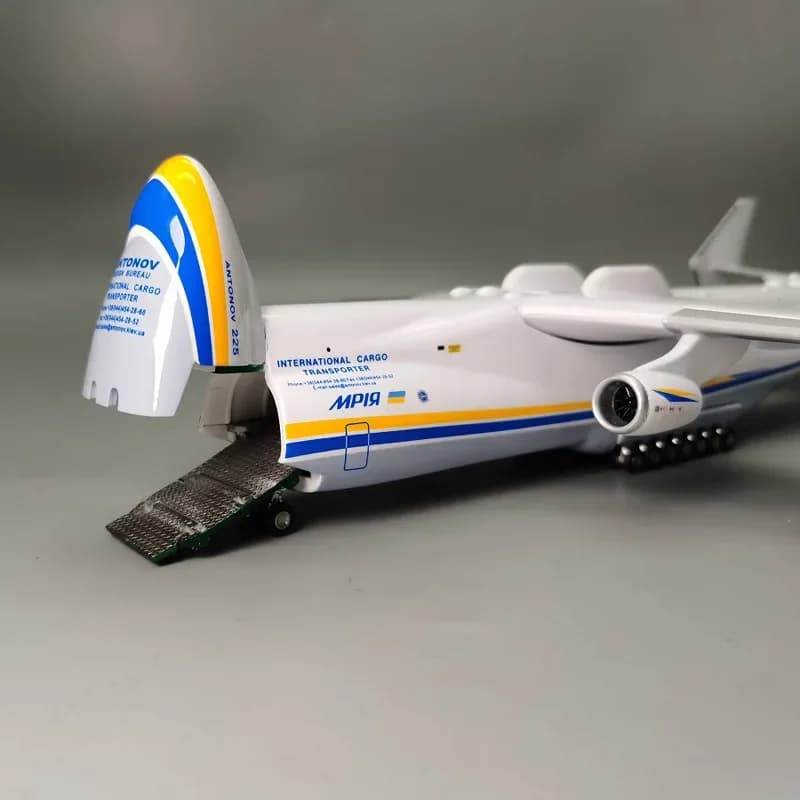 Modello 20/30/42CM Antonov AN-225 Mriya Aereo da trasporto Souvenir Aereo Simulazione in resina Replica Appassionato Display Aereo