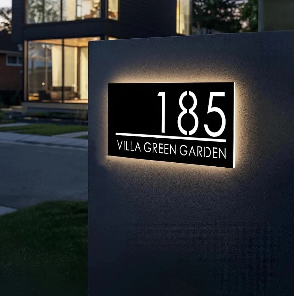 Carattere moderno Piatto acrilico personalizzato tagliato al laser Targa personalizzata per numero civico con luce a LED 3D Targa per indirizzo