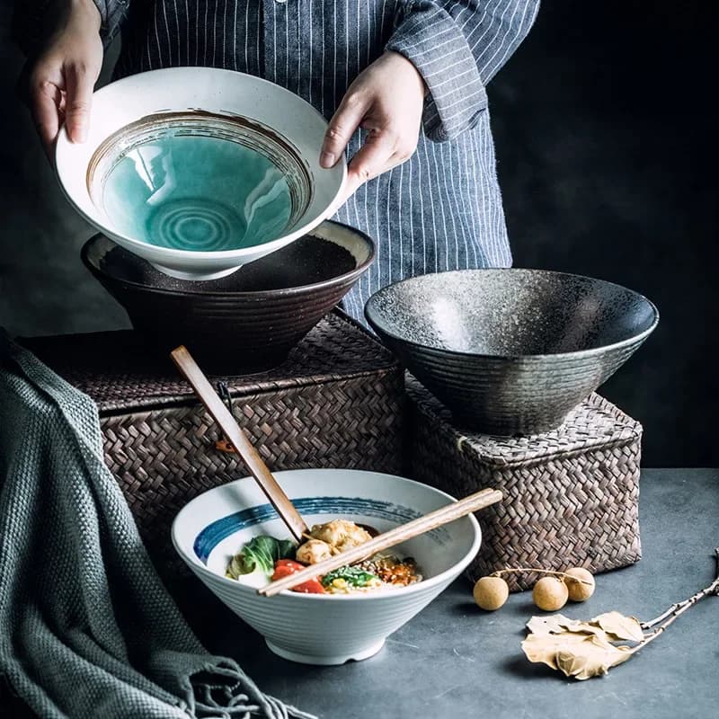 Ciotola in ceramica creativa Ciotola per ramen giapponese Zuppa di noodle per uso domestico Set di stoviglie per ciotola con corno a secchiello grande