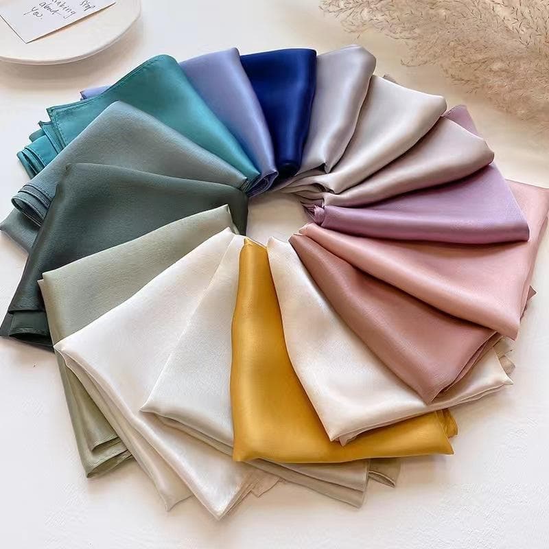 Foulard Quadrato Piccolo Monocolore Foulard di Seta da Donna 70 * 70 Tinta Unita Semplice e Versatile Stagione Professionale Banca Assistente di Volo