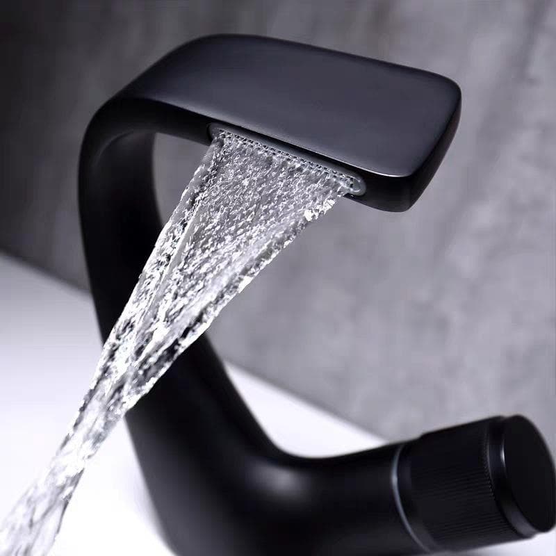 Rubinetto moderno di lusso a cascata, rubinetto per lavabo, rubinetto per bagno, installazione su ponte, gru per lavandino, rubinetto per acqua calda