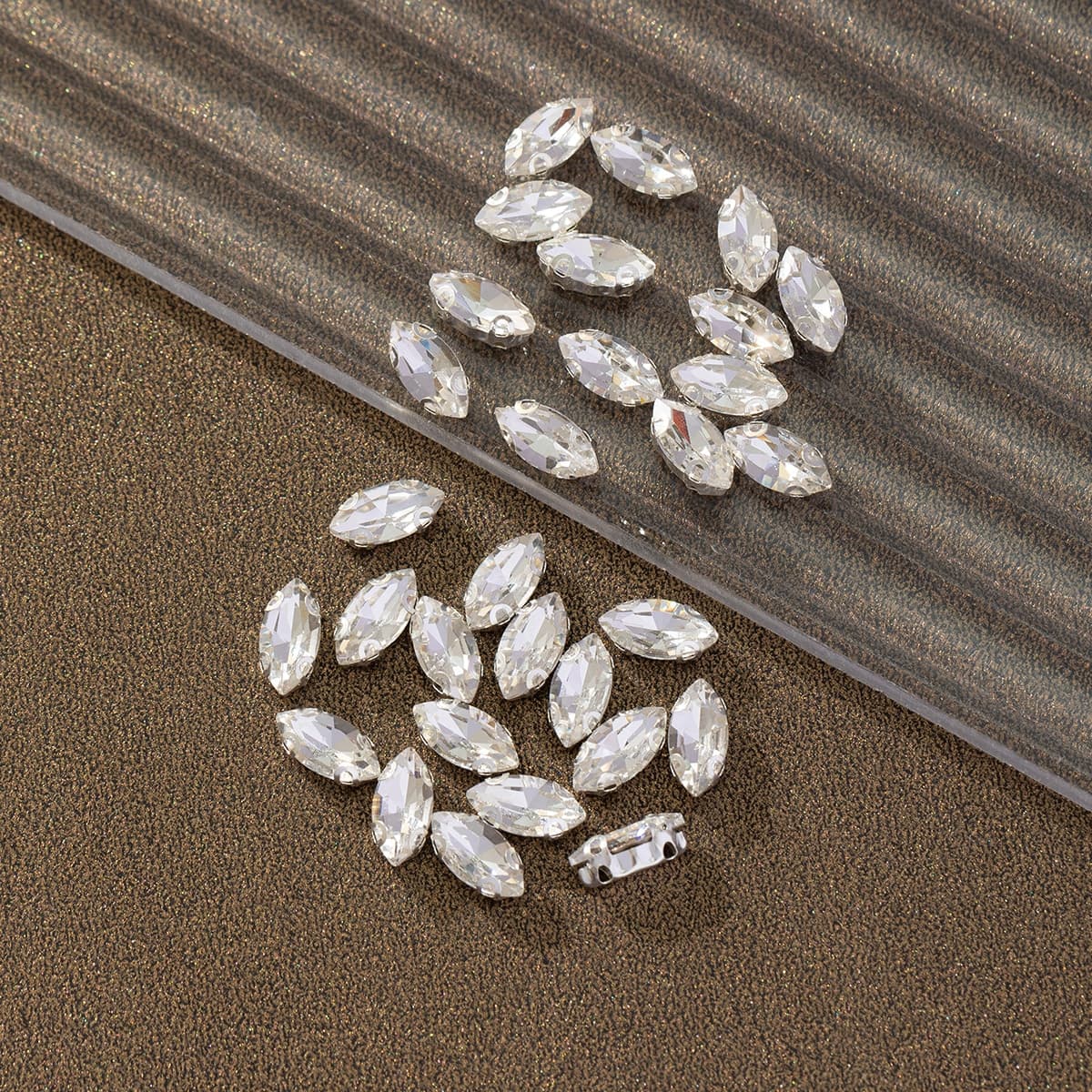 100 pezzi Occhielli in strass 5*10mm Colori assortiti Accessori per unghie in vetro da cucire a mano fai-da-te (non fragili)