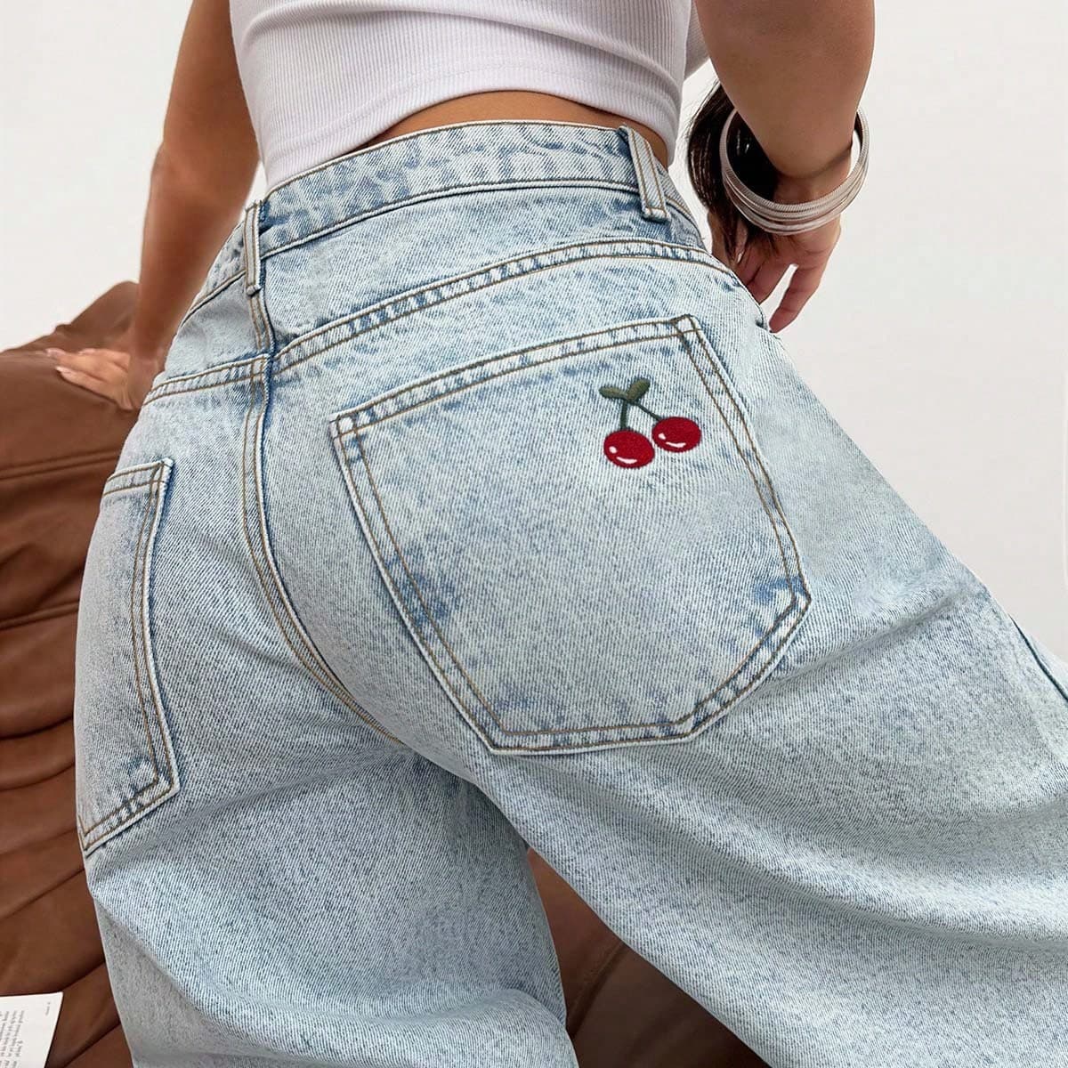 Jeans larghi casual da donna con lavaggio, tasche inclinate e vestibilità ampia