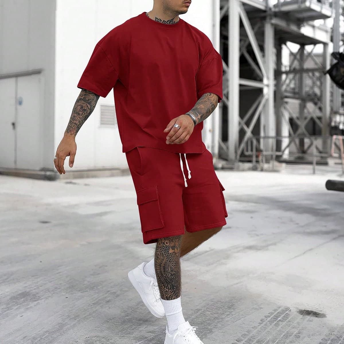 2 pezzi Set di maglietta a maniche corte e pantaloncini cargo di colore solido casual da uomo