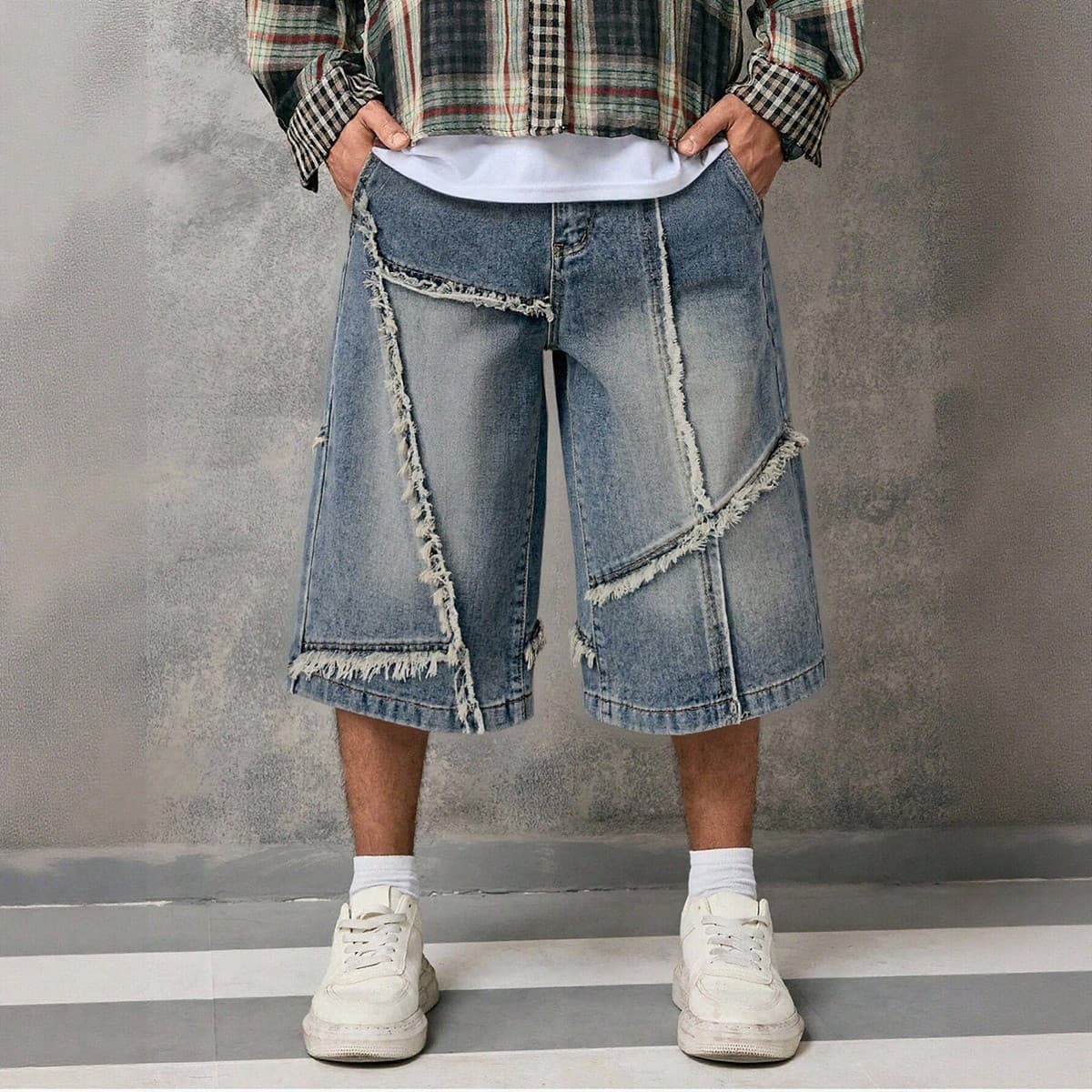 Pantaloncini di jeans casual ampi con orlo sfilacciato e tasche laterali taglie forti da uomo
