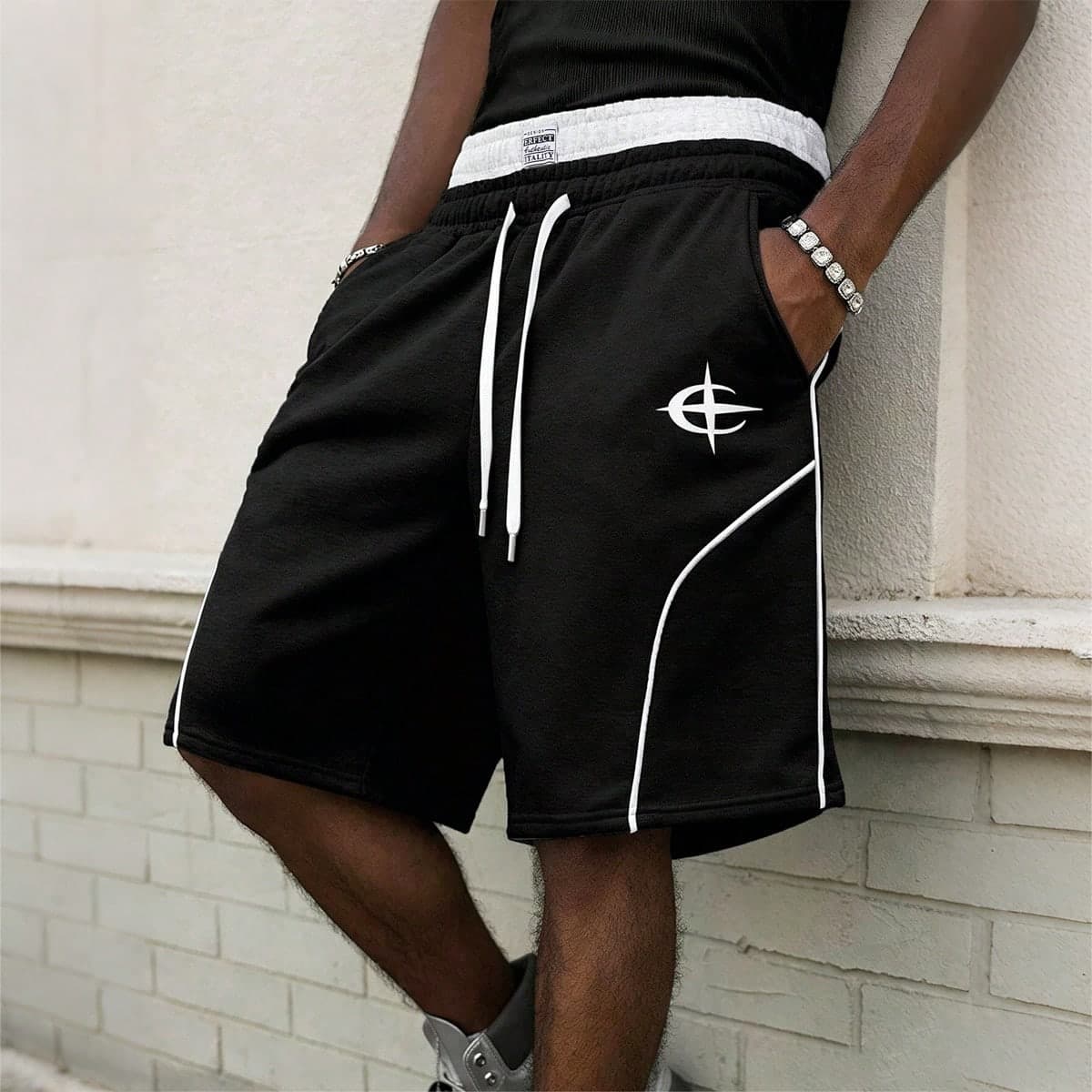 Pantaloncini da uomo nuovi e di , stile Ins streetwear hip-hop, grigio, stampa decorativa con piccolo logo, casual per uscite, appuntamenti, vacanze,