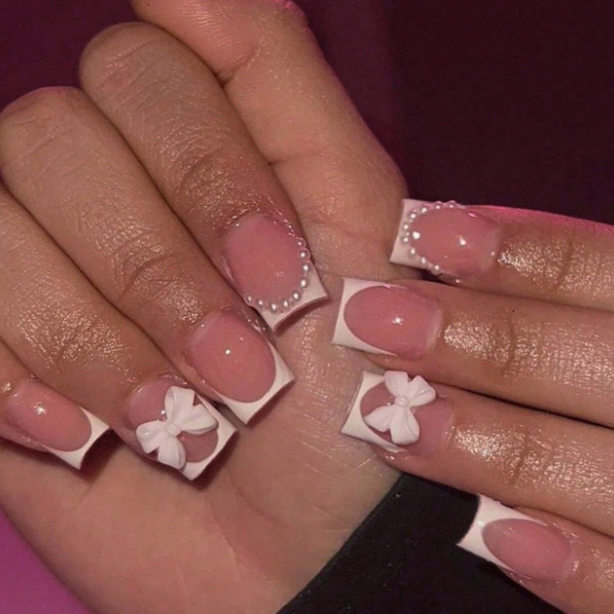 24 pezzi Adesivi per manicure francese quadrati bianchi di media misura, Avvolgimenti per unghie rettangolari XXL/XXL rosa con fiocco e decorazione a