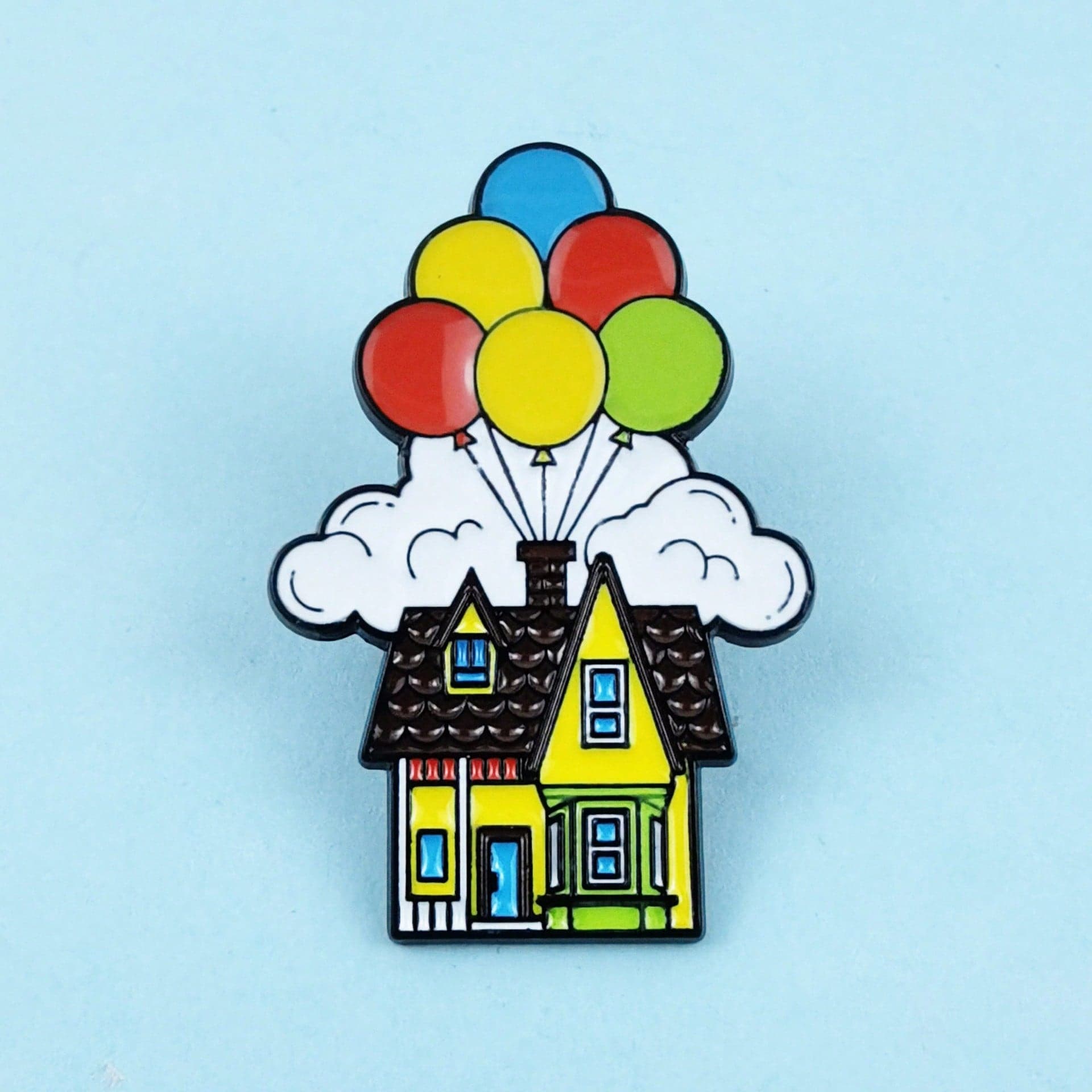 Spilla in smalto a forma di casa volante con palloncino - Spilla casa sognante e carina, distintivo di storia fantasy