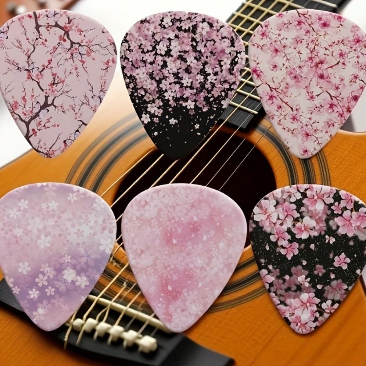 Set di plettri per chitarra con fiori di ciliegio - 6 pezzi, adatto per musicisti uomini e donne, bordi lisci, compatibile con chitarra acustica,
