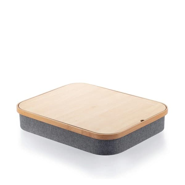 Supporto per laptop grande Innovagoods - Multifunzionale - Vassoio portaoggetti - Cinghia di fissaggio interna - 405x33x65 cm - Colore legno e grigio