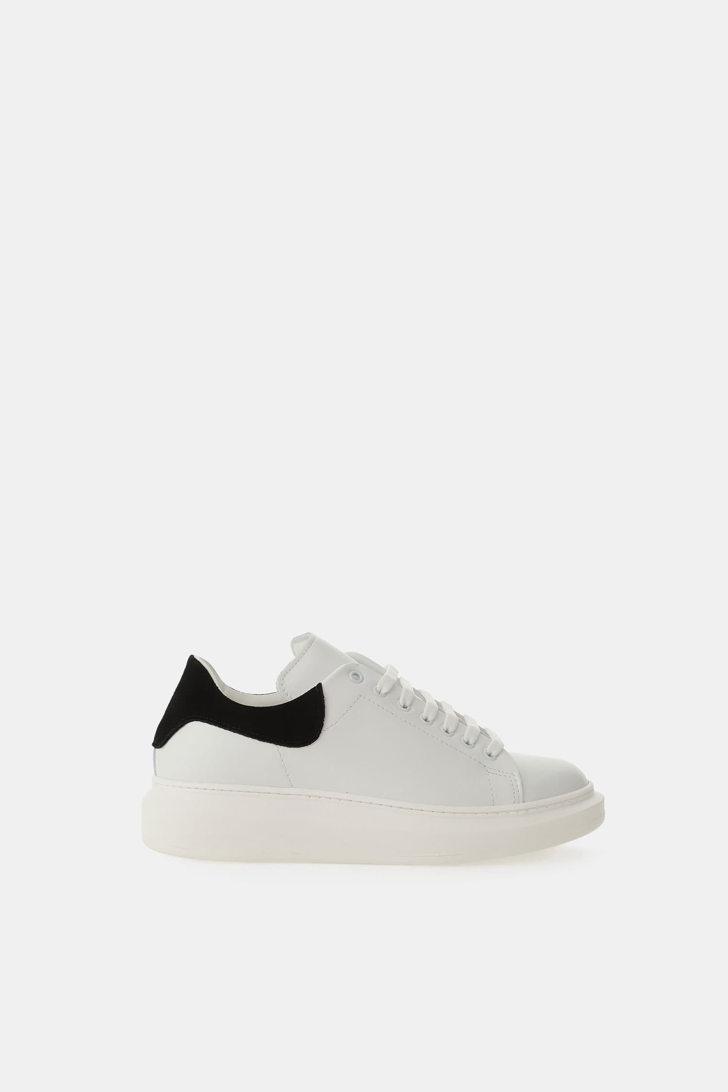 Zapatillas con suela oversize y talón contraste