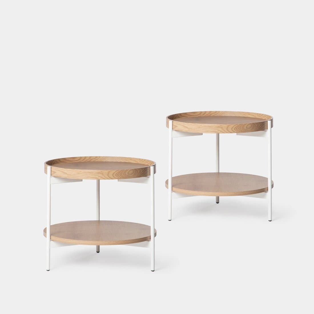 Set 2 comodini in legno color naturale con gambe bianche Dan