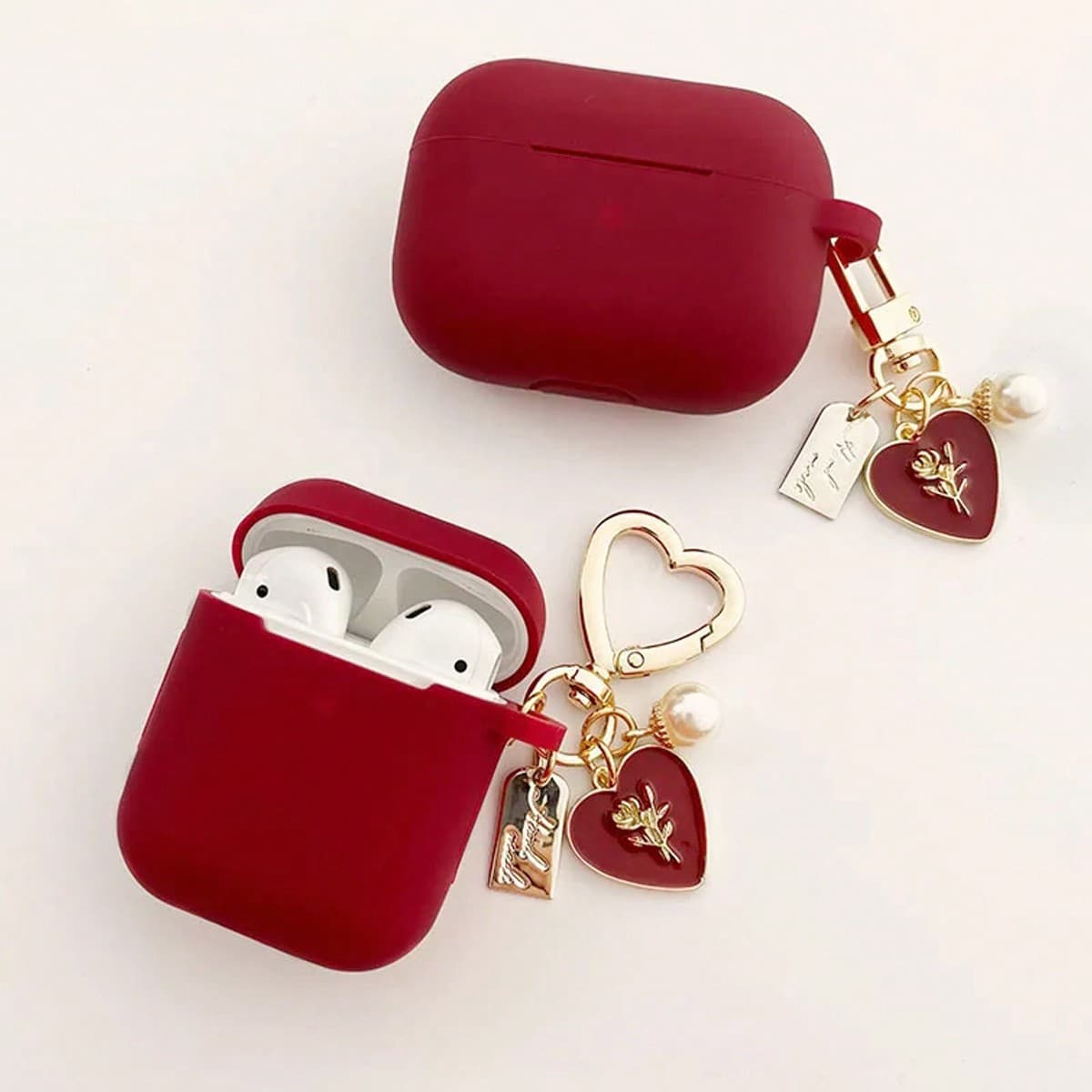 1 pezzo Custodia protettiva in silicone a prova di urto con elementi a forma di cuore per auricolari Bluetooth, 1 braccialetto creativo in finta perla