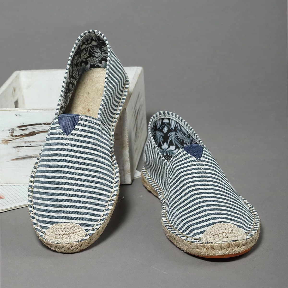 Scarpe piatte con suola in lino traspirante a righe, scarpe in fibra intrecciata con punta chiusa, suola in gomma, scarpe in tela fatte a mano con