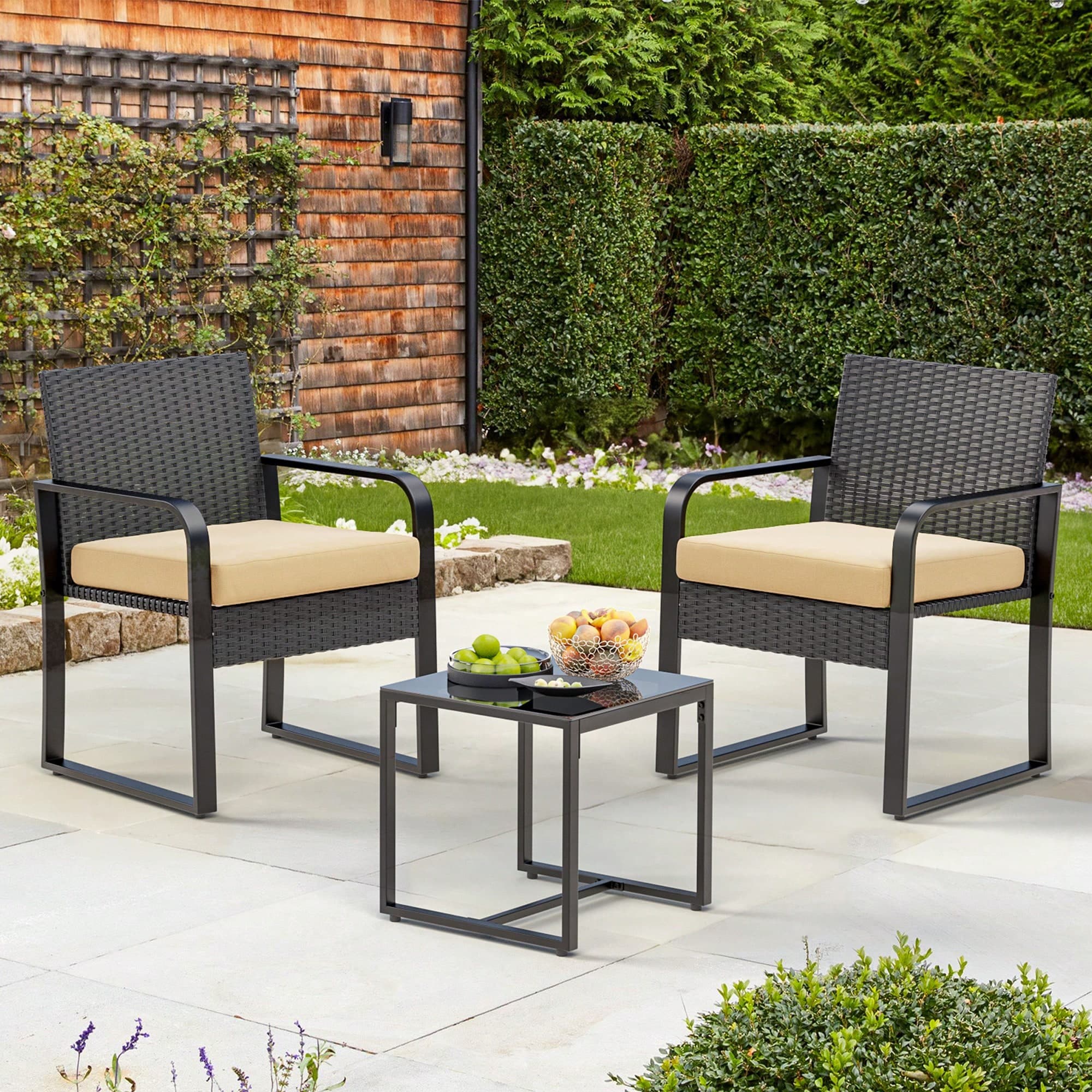 Set tavolo e sedie da taverna per patio esterno 3 pezzi con tavolino in vetro e set di sedie in vimini con cuscino per patio, portico, prato