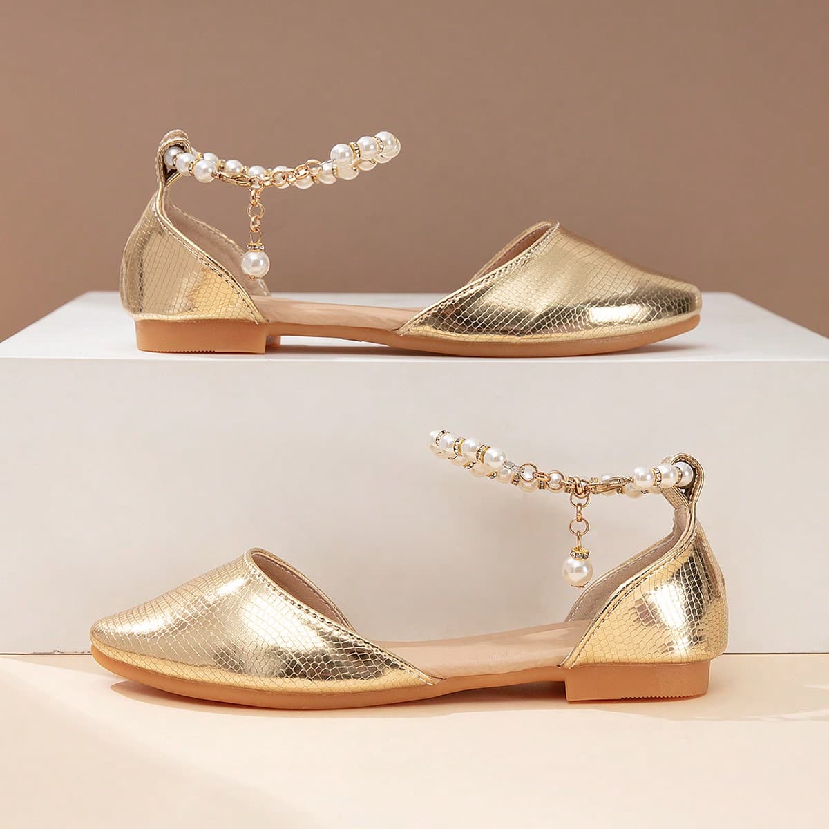 Nuove scarpe estive dalla punta affusolata, scarpe in pelle piatte per ragazze adolescenti e taglie forti, scarpe casual da esterno, scarpe bianche