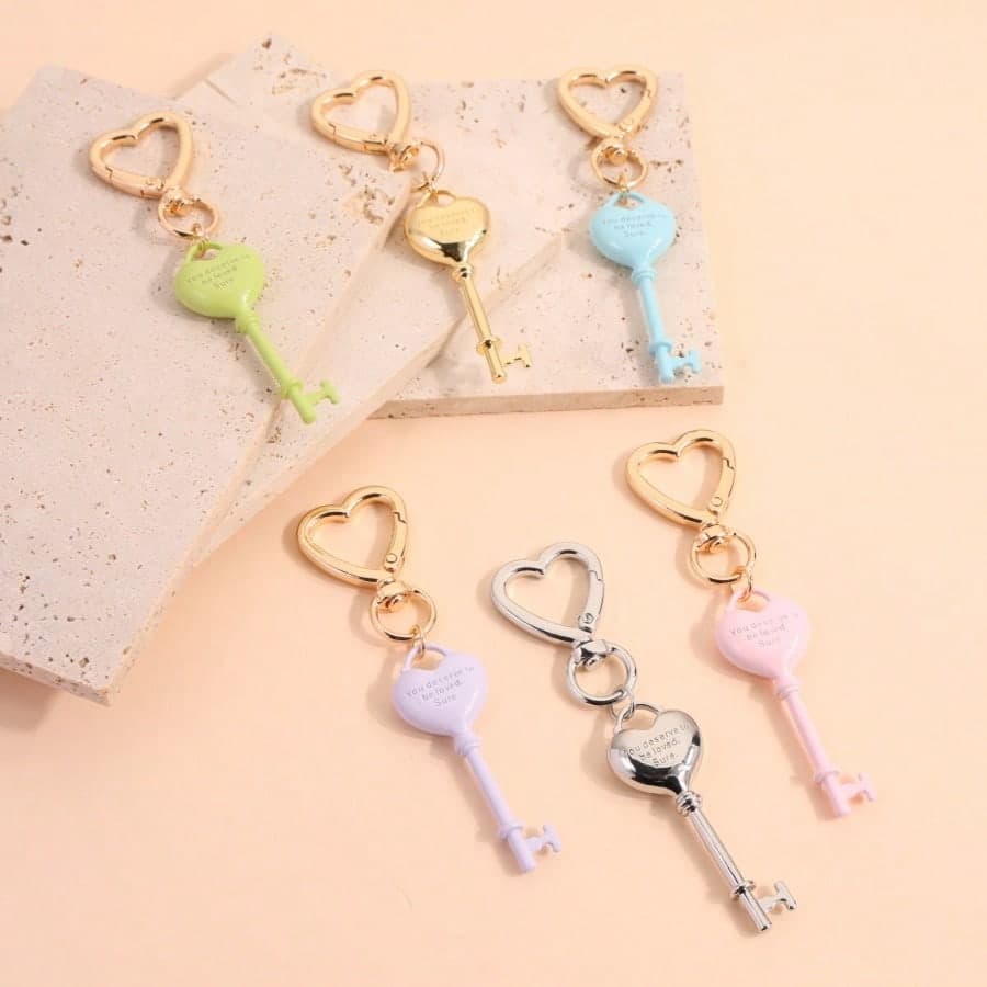 1 pezzo/Pezzi multipli Portachiavi da donna nuovo con ciondolo a forma di cuore e chiave, colore arcobaleno, stile minimalista, stile INS, charm per