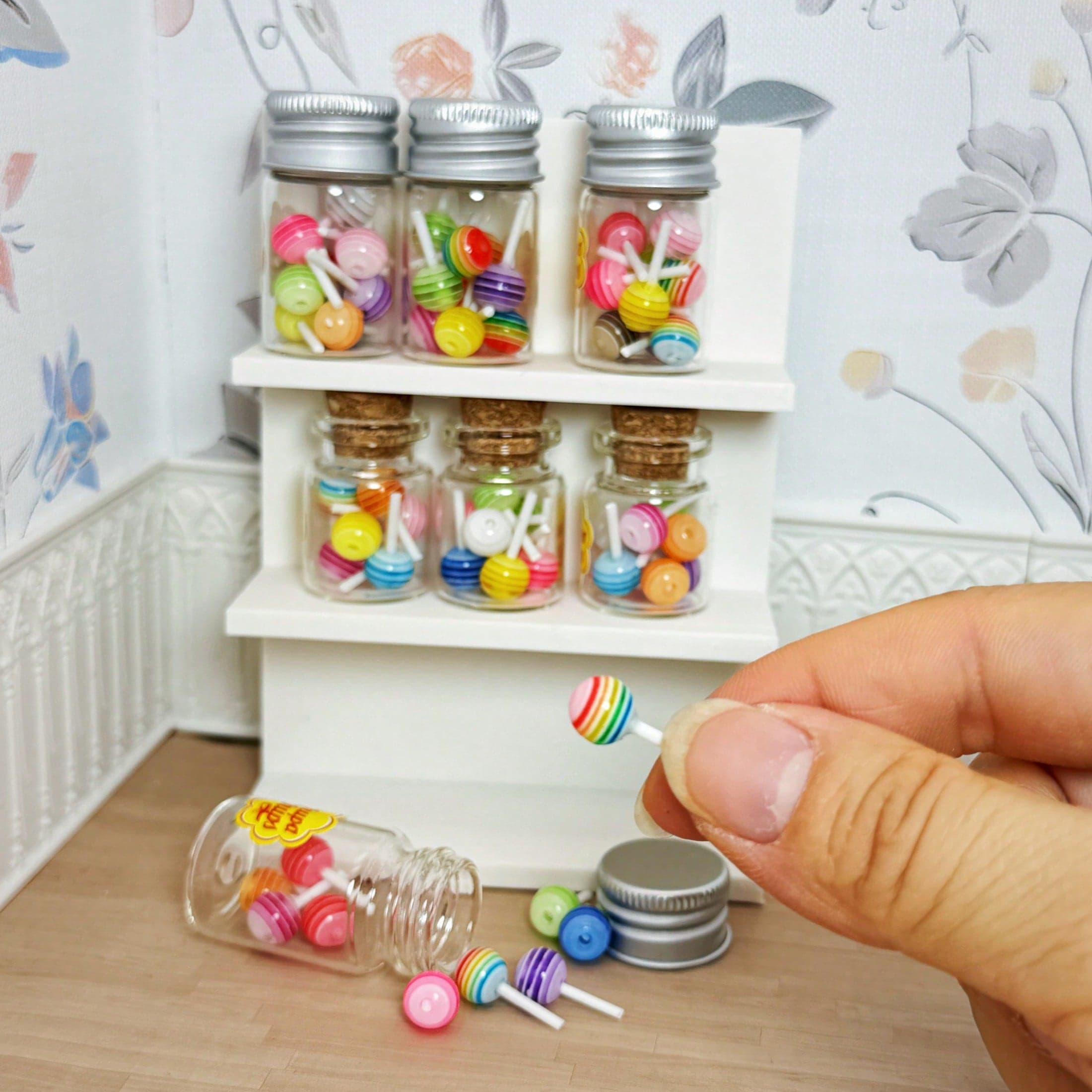Modello in miniatura di lecca-lecca in scatola, caramelle colorate realistiche, modello in miniatura di cibo da cucina, decorazione fai-da-te per la