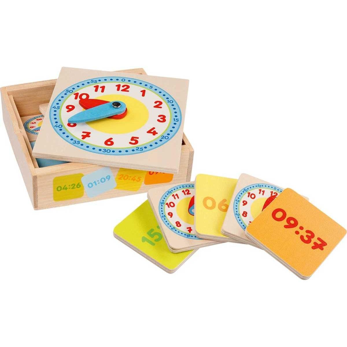 Goki Orologio di apprendimento in scatola di legno (Francese, Inglese, Italiano, Tedesco)