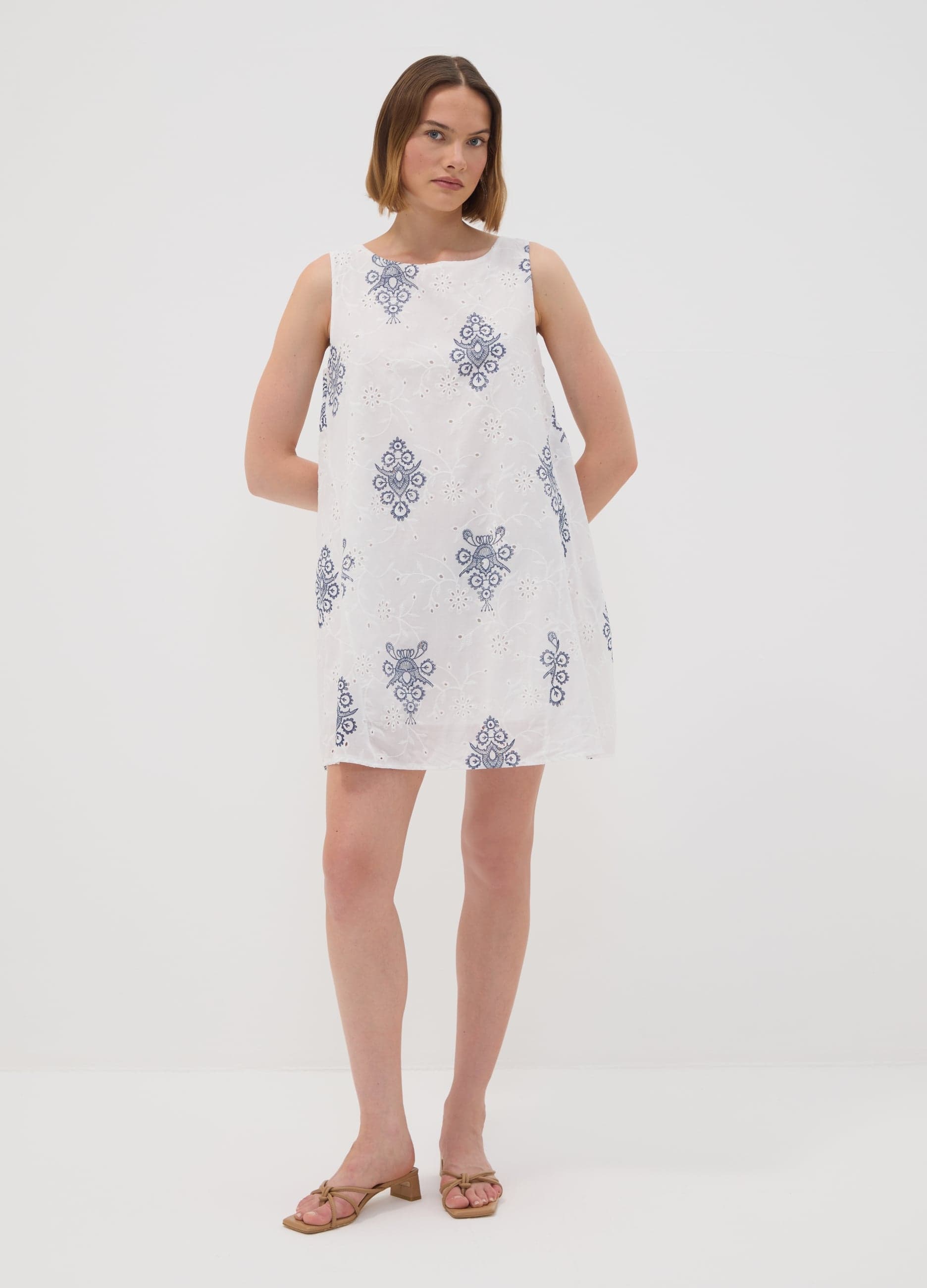 HYBRID, Abito Bianco Traforato In Puro Cotone Con Ricami Blu Regular Fit, Donna, Bianco, Taglia: M